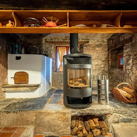 빌라 Karst House Zan Pliskovica With Private Pool Dutovlje